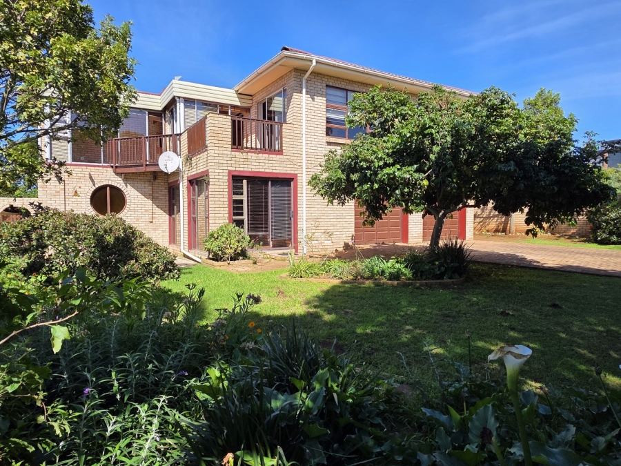 4 Bedroom Property for Sale in Wavecrest Eastern Cape